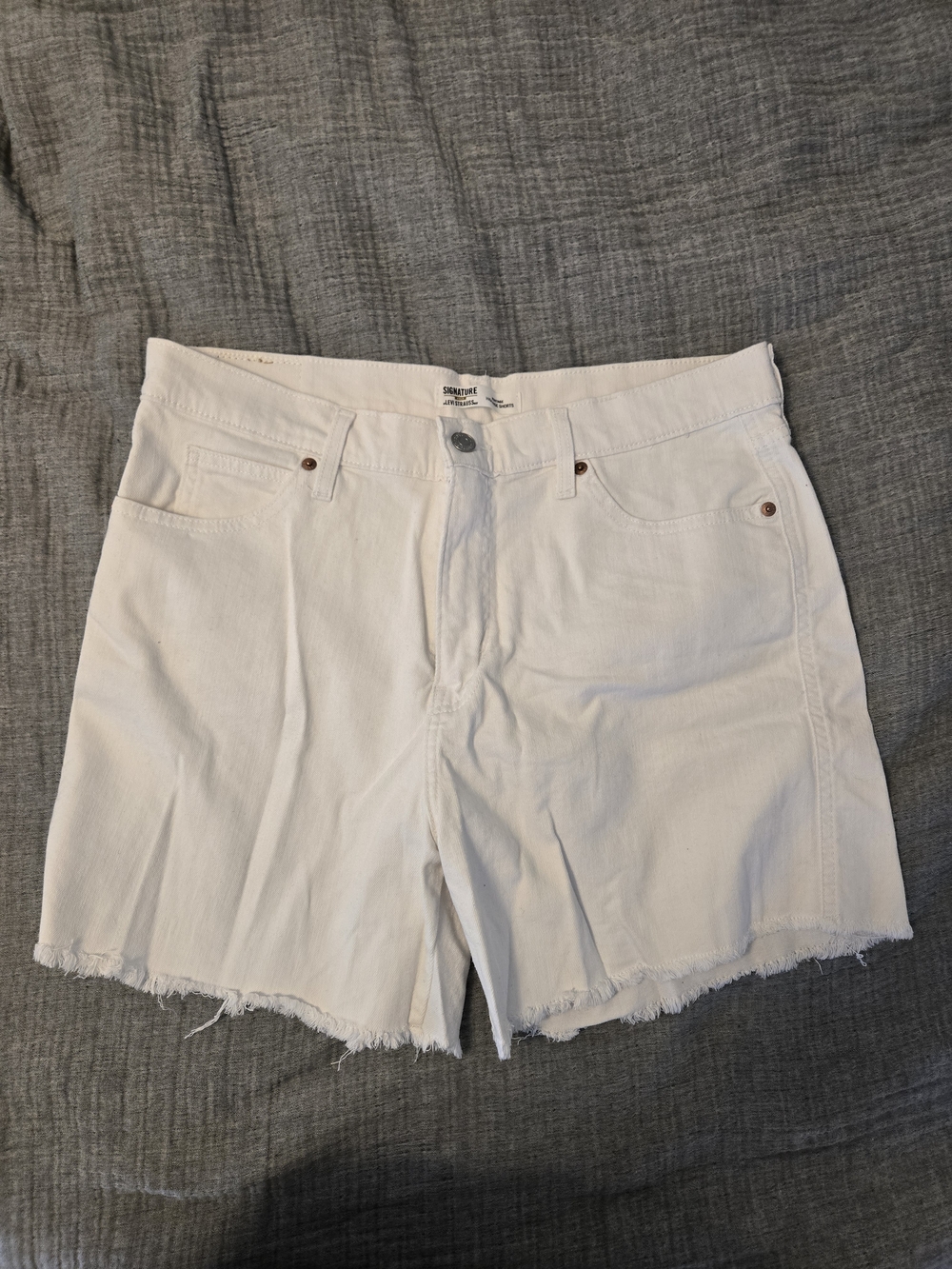 Levis Women’s White Frayed Hem Denim Shorts